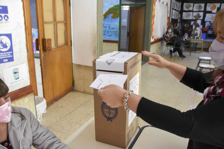 Elecciones: Centenario busca pegar la fecha a las nacionales y hay polémica