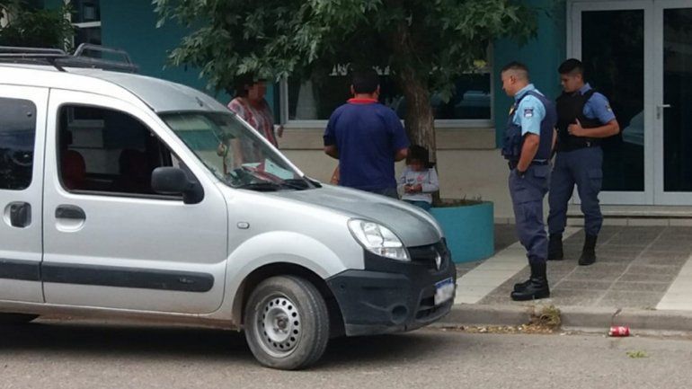 Centenario: se olvidó a su hija en la camioneta y dos mujeres la rescataron