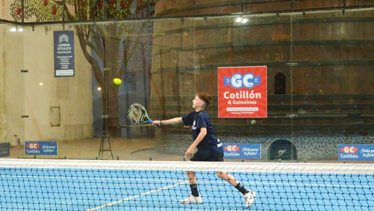 Juan Tomás Cicioli, el pibe de Cipo que la rompe en el pádel. Fotos: Antonio Spagnuolo Juan Tomás Cicioli, el pibe de Cipo que la rompe en el pádel. Fotos: Antonio Spagnuolo