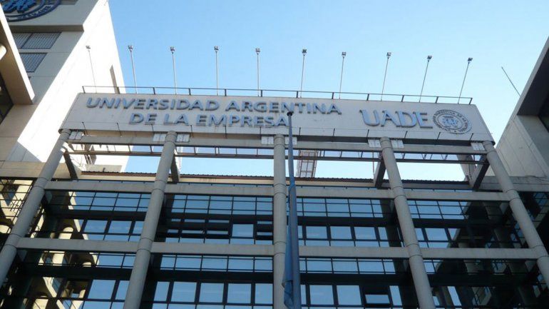 El docente da clases en una universidad privada de Capital Federal.