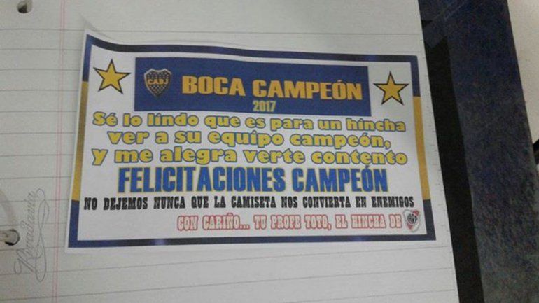 Docente hincha de River sorprendió a sus alumnos bosteros con una nota que se hizo viral