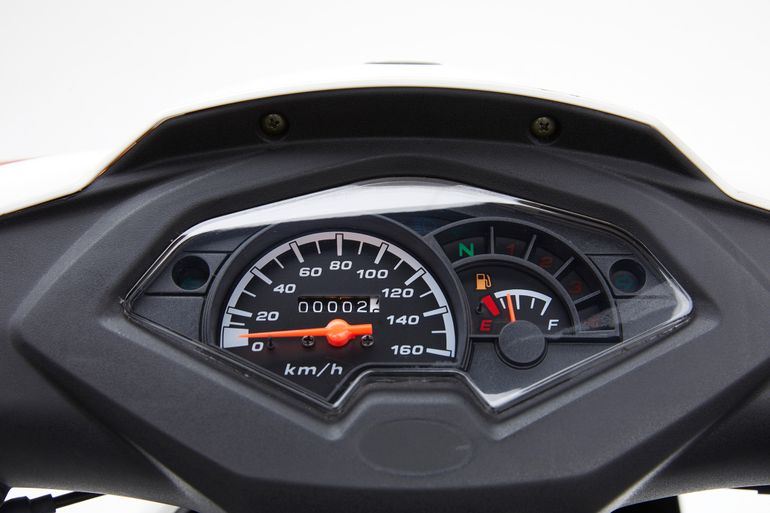 El tablero de la Motomel Blitz 110, de motor monocilíndrico de 4 tiempos. El tablero de la Motomel Blitz 110, de motor monocilíndrico de 4 tiempos.