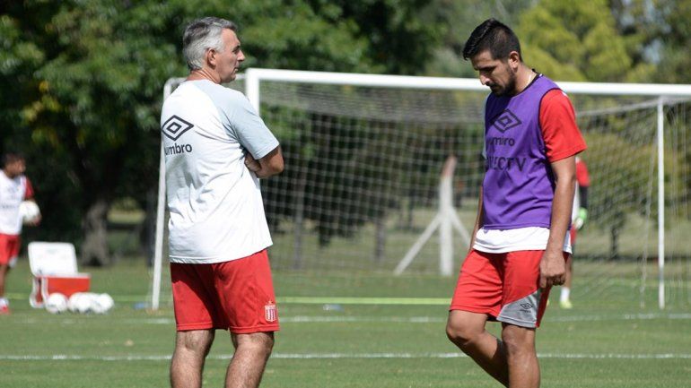Estudiantes y Belgrano se miden por la Sudamericana.