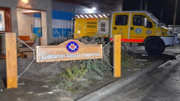 Bomberos de La Angostura intervinieron en una quema descontrolada