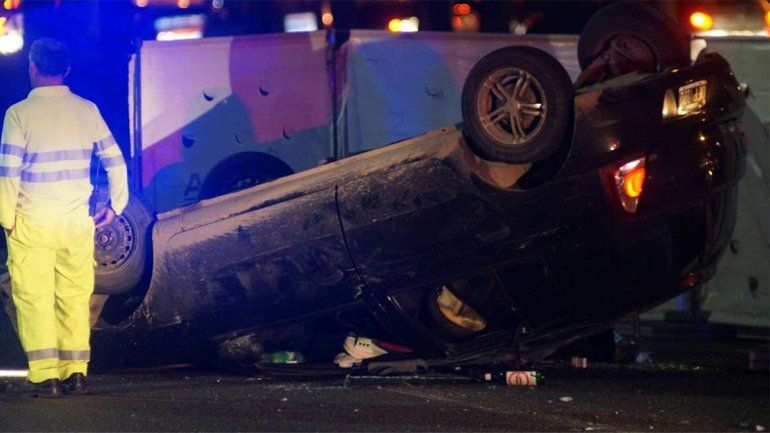 Volcó un auto con ocho ocupantes en la autopista Dellepiane: un muerto
