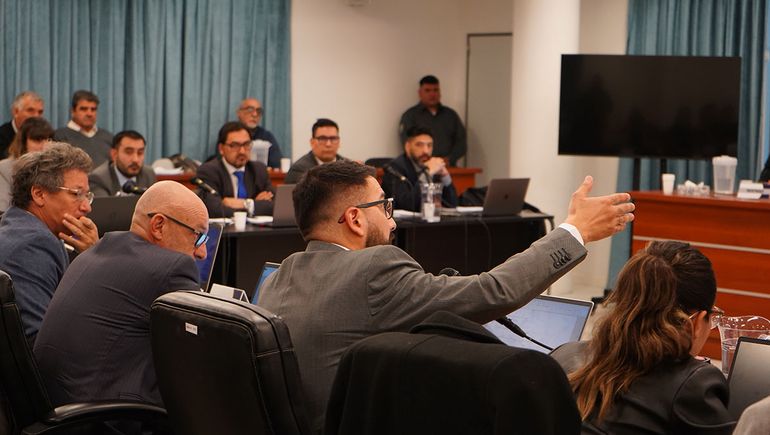 El fiscal Juan Narváez tuvo un encontronazo con el defensor Pablo Gutiérrez.
