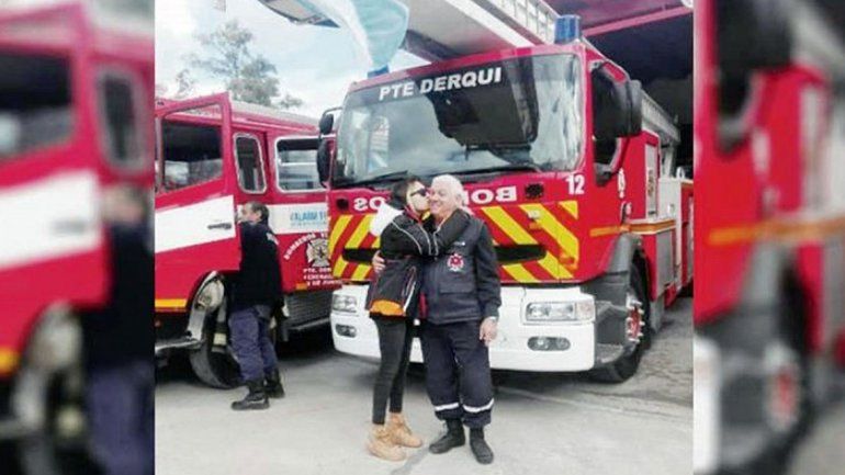 Quería ser bombera y la echaron por tener novia