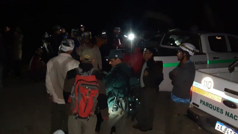 Parapentista perdió altitud y cayó sobre el filo del Cerro Huinca