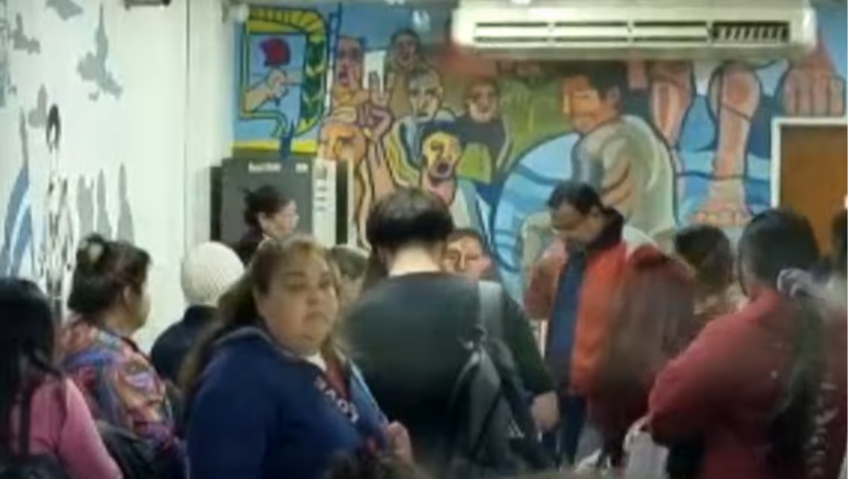 La Policía realiza allanamientos en la agencia de discapacidad. Foto: captura de pantalla C5N.