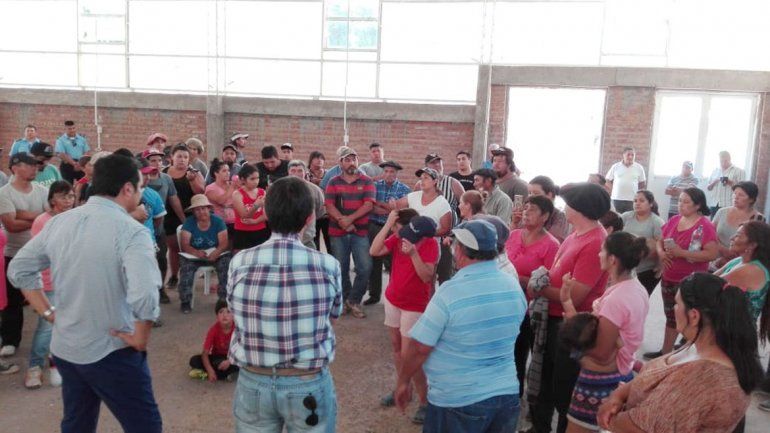 Vecinos de Sauzal Bonito levantaron el corte y se reunieron con Provincia