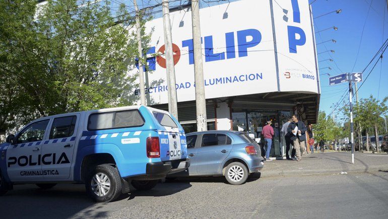 Forzaron la caja fuerte y se llevaron más de medio millón de pesos