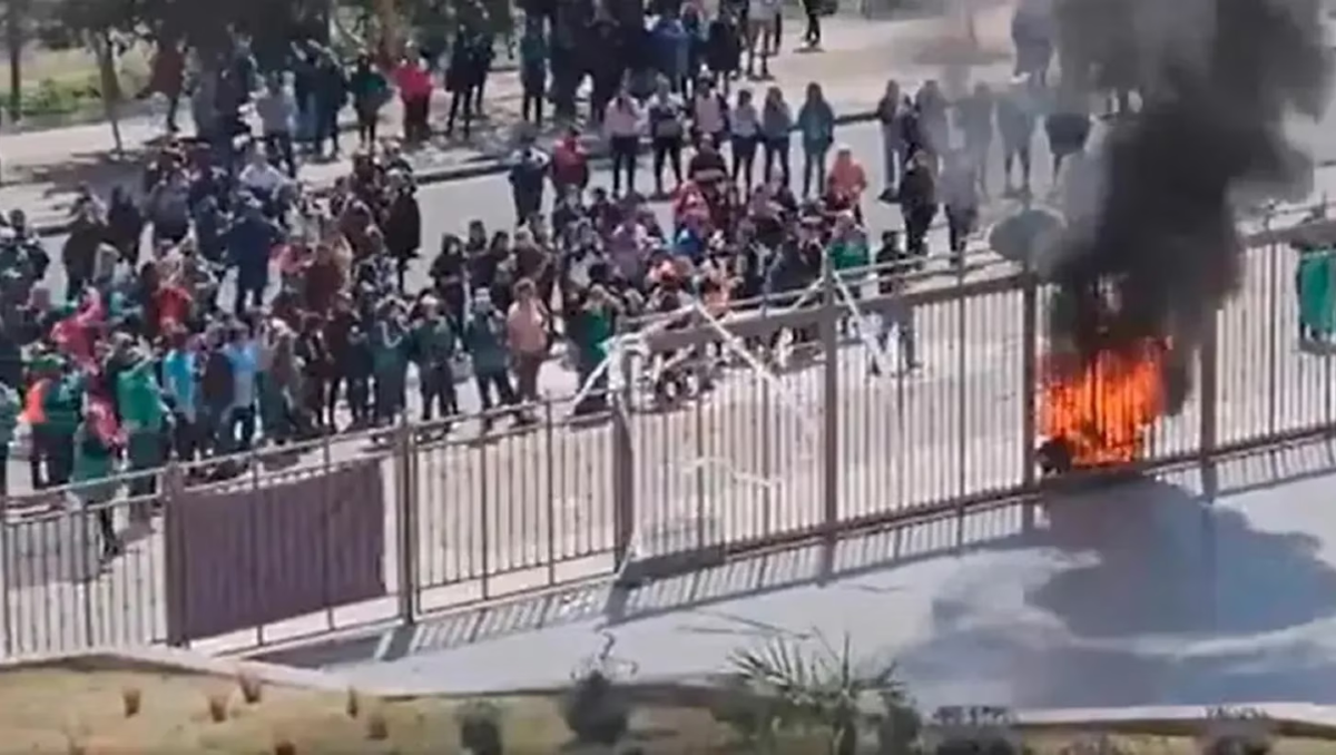 Disturbios en San Luis: diputados atrapados en la Legislatura tras rechazar un proyecto
