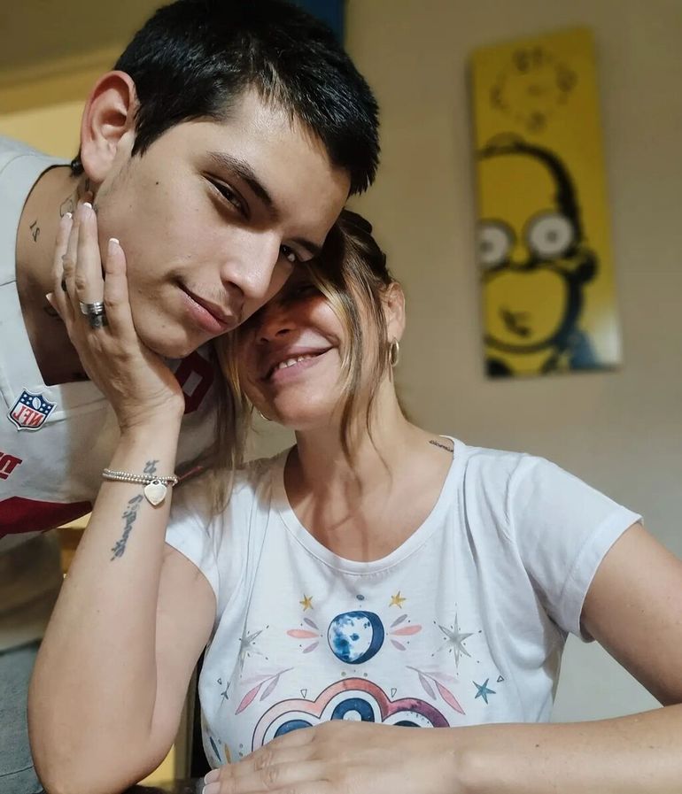 Gonzalo ya vive solo pero visita muy seguido a su mamá en el country.