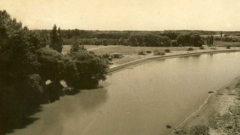 El balneario municipal se contruyó para que los neuquinos tuvieran un lugar seguro para la recreación (Revista Más Neuquén)