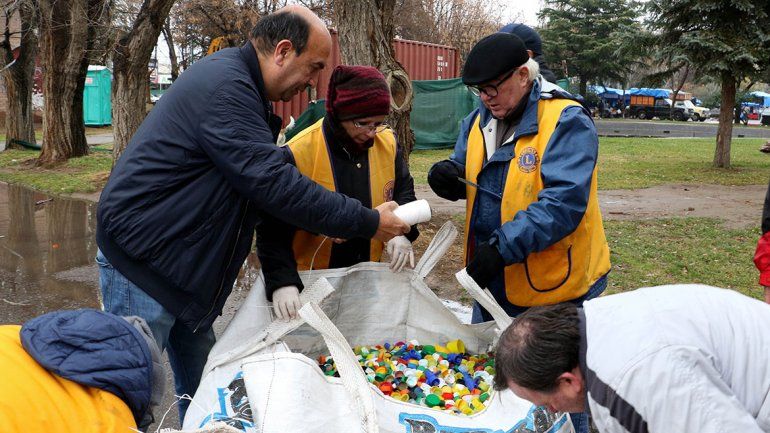 Juntan 90 metros cúbicos de tapitas para el Garrahan