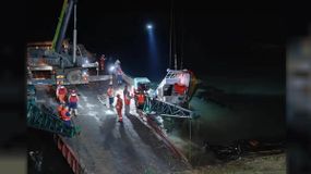 La embarcación fue localizada a unos 48 kilómetros al sur de Yerápetra, Grecia, en medio de un fuerte oleaje que dificultó las tareas de rescate. | LM Neuquen La embarcación fue localizada a unos 48 kilómetros al sur de Yerápetra, Grecia, en medio de un fuerte oleaje que dificultó las tareas de rescate.