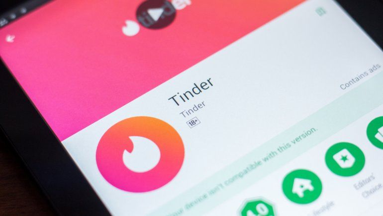 Tinder: se topó con su ex y su reacción fue brutal