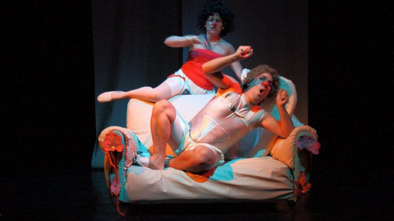 Amor mito. Santiago Legon y Juliana Ramírez se presentan hoy a las 21:30 en el teatro El Arrimadero.&nbsp;