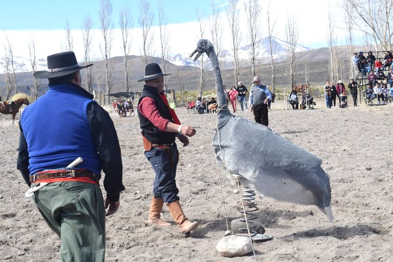 La celebración se destaca por ser la primera fiesta popular “sin alcohol”, lo que propicia un marco familiar con una característica muy particular. La celebración se destaca por ser la primera fiesta popular “sin alcohol”, lo que propicia un marco familiar con una característica muy particular.