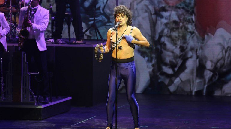 Bossi en la piel de Miguel Abuelo