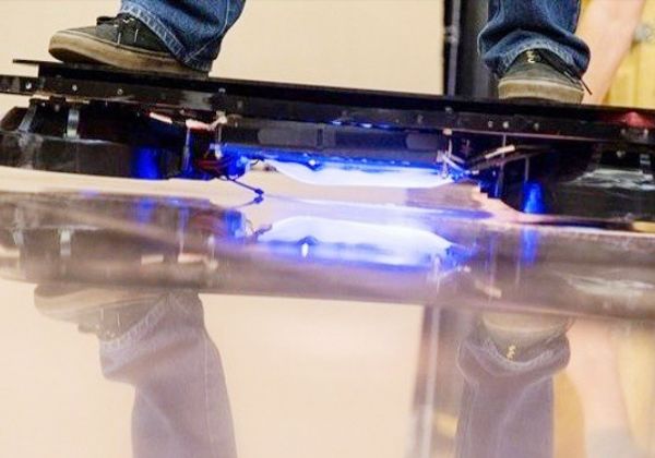 La patineta voladora de Volver al futuro se hizo realidad