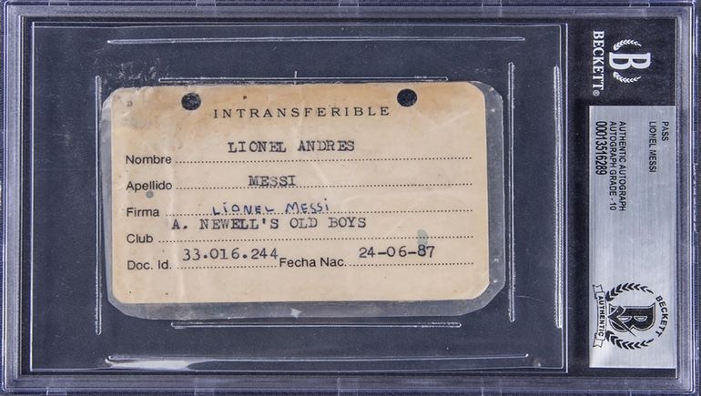 La reliquia de Lionel Messi cuenta con una de sus primeras firmas. 