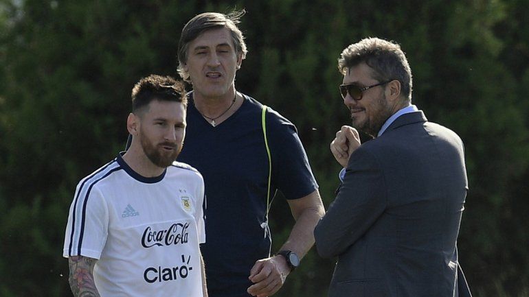 La &nbsp;Pulga vio el partido en los vestuarios del estadio Hernando Siles junto a Tinelli y otros dirigentes.