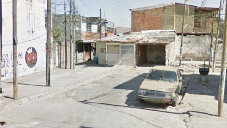 Efectivos de la comisaría de Villa Materlli trabajan para dar con los atacantes. &nbsp; &nbsp; &nbsp; En este lugar los depravados cometieron el ataque a la joven.