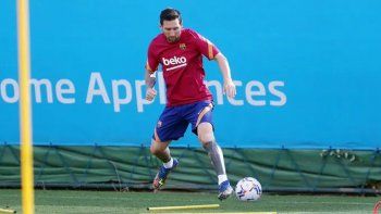 la imagen del dia: messi volvio a entrenarse en el barcelona la imagen del dia: messi volvio a entrenarse en el barcelona
