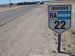 La Ruta 22 en la década del 30: el inicio de una conexión vital para el desarrollo patagónico. La Ruta 22 en la década del 30: el inicio de una conexión vital para el desarrollo patagónico.