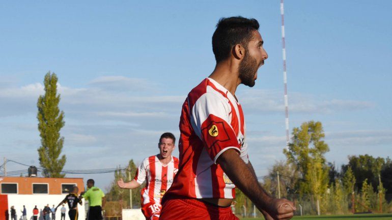 La euforia del defensor tras el gol que significó un valioso éxito para el Rojo