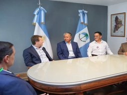 Acto de firma del convenio de donación a los Bomberos Voluntarios de San Patricio del Chañar. Acto de firma del convenio de donación a los Bomberos Voluntarios de San Patricio del Chañar.