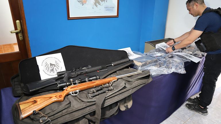 La Policía realizó dos megaoperativos en un día: secuestró más de 4 kilos de cocaína y encontró armas enterradas