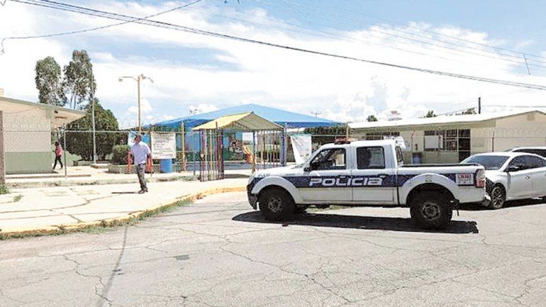 Mujer con alzhéimer retiró de la escuela a un nieto equivocado