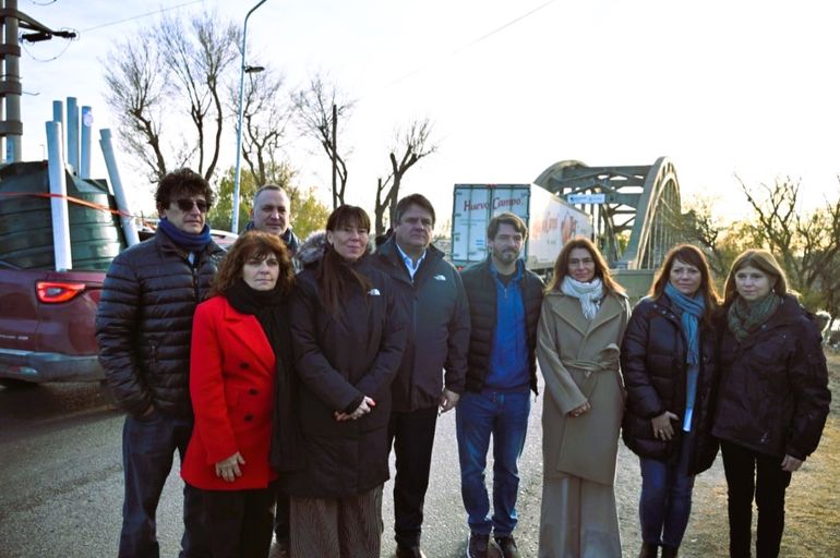El acto de los intendentes de Neuquén y Cipolletti fue para visibilizar la deuda millonaria que mantiene la Nación en concepto de recursos destinados a obras viales.