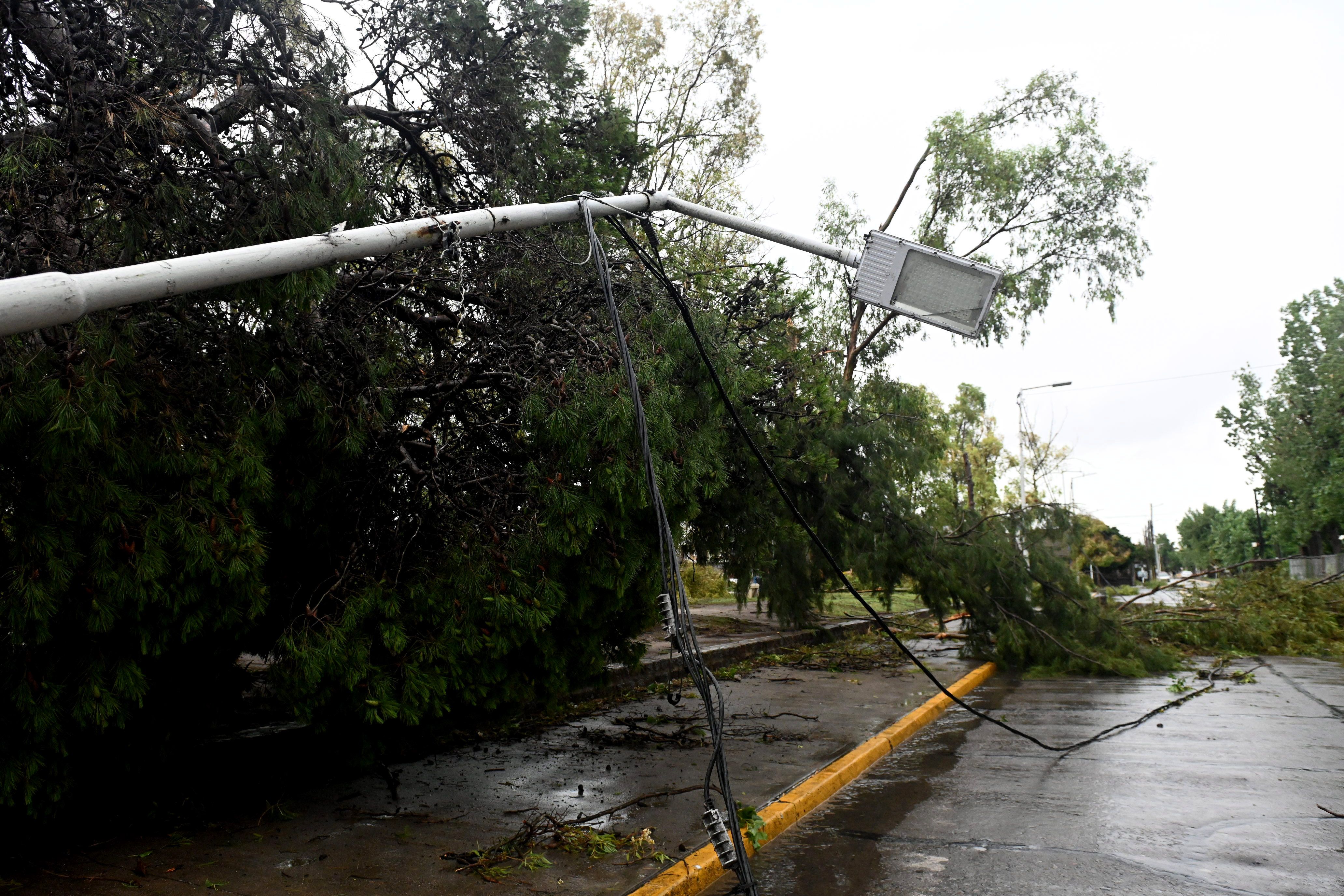 por la tormenta, siguen los cortes de luz en varias zonas del pais