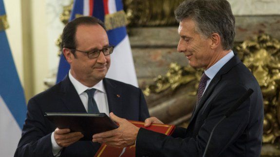 François Hollande, ayer, junto a Mauricio Macri en la Casa Rosada.