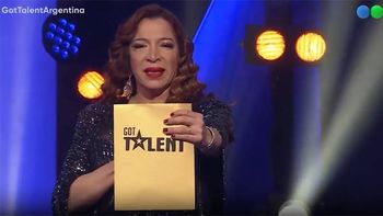 En una noche llena de emoción, Lizy Tagliani anunció al ganador del certamen. En una noche llena de emoción, Lizy Tagliani anunció al ganador del certamen.