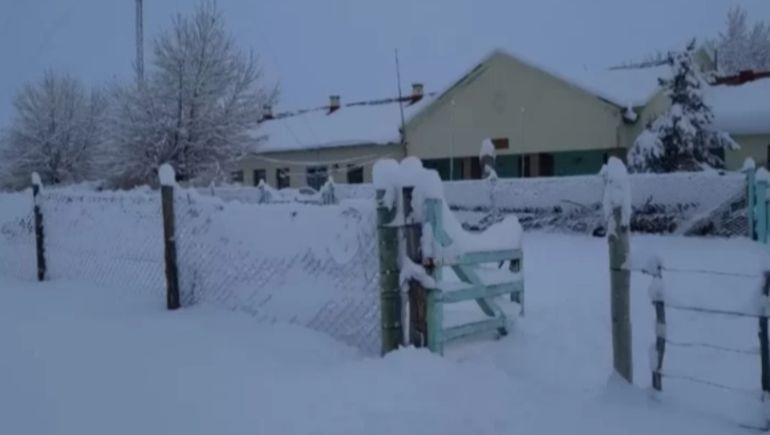 Vacaciones de invierno extendidas por el frío extremo: dos provincias postergan la vuelta a clases.