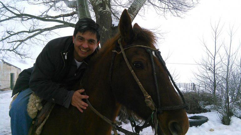 Estaba de viaje y sin señal de telefonía el comisario retirado