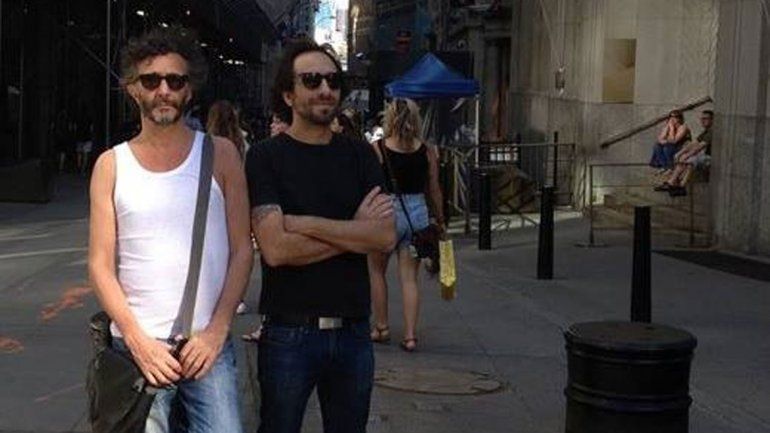 Fito Páez y Andy Kusnetzoff son otros de los famosos que los usan. Las cajas de mis zapatos ahora tienen la cara de mis abuelos