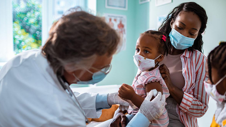 Estados Unidos aprobó vacuna para los bebés