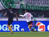 Darío Herrera dio marcha atrás con el penal para River tras revisar en el VAR.
