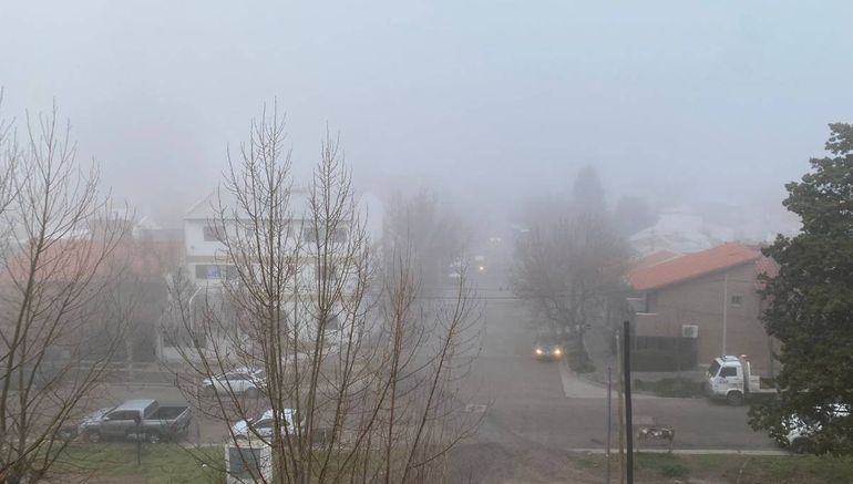 Neuquén amaneció cubierta de niebla: qué pasa con los vuelos