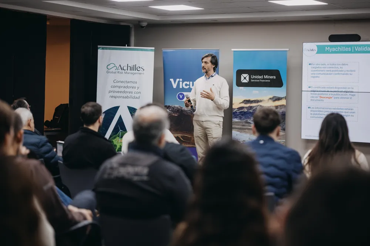 Reunión de trabajo en Jáchal: las capacitaciones llegan también a las comunidades más cercanas al proyecto. Reunión de trabajo en Jáchal: las capacitaciones llegan también a las comunidades más cercanas al proyecto.