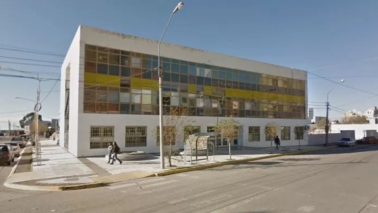Le tocó la cola y le dio besos en la boca a su nietito: debe pagar pero no va preso.