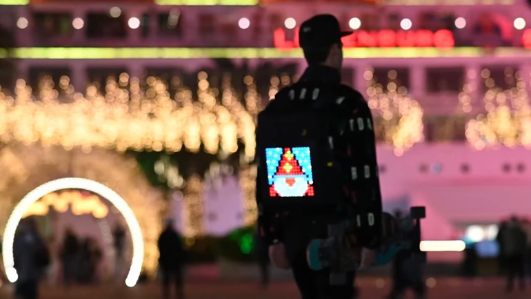 Adiós a las mochilas tradicionales: el invento con ¡pantalla! que será furor
