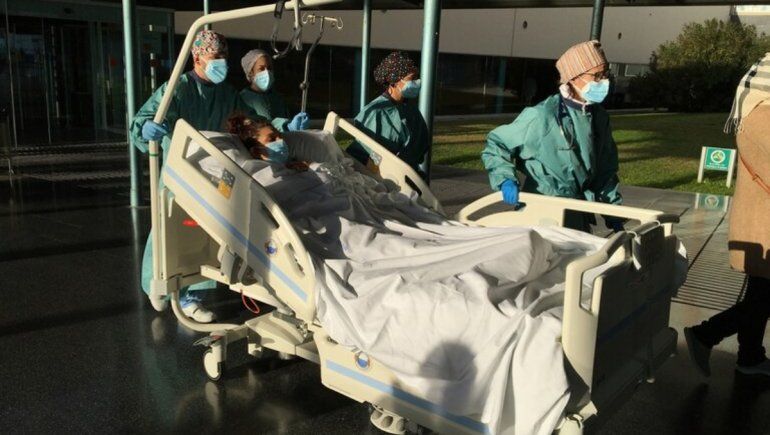 COVID-19: mujer conoce a su hijo recién nacido después de pasar 20 días en terapia intensiva