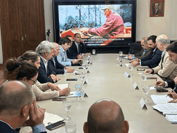 Funcionarios del INTA, de Economía y la Mesa de Enlace, ayer en la reunión para definir la reestructuración del INTA.
