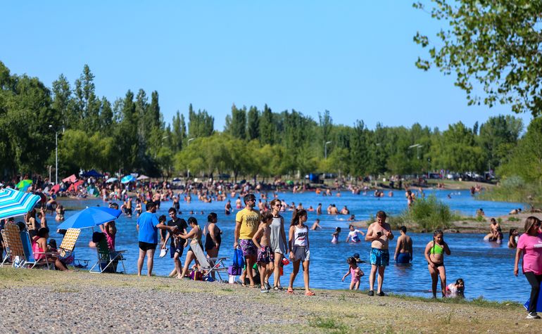 En 21 fotos, cómo pasaron la Navidad los neuquinos en el río